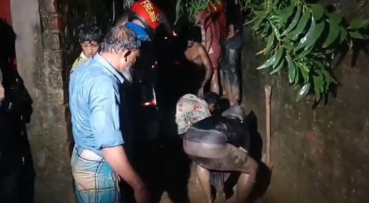 কক্সবাজারে পাহাড় ধসে নিহত ৪